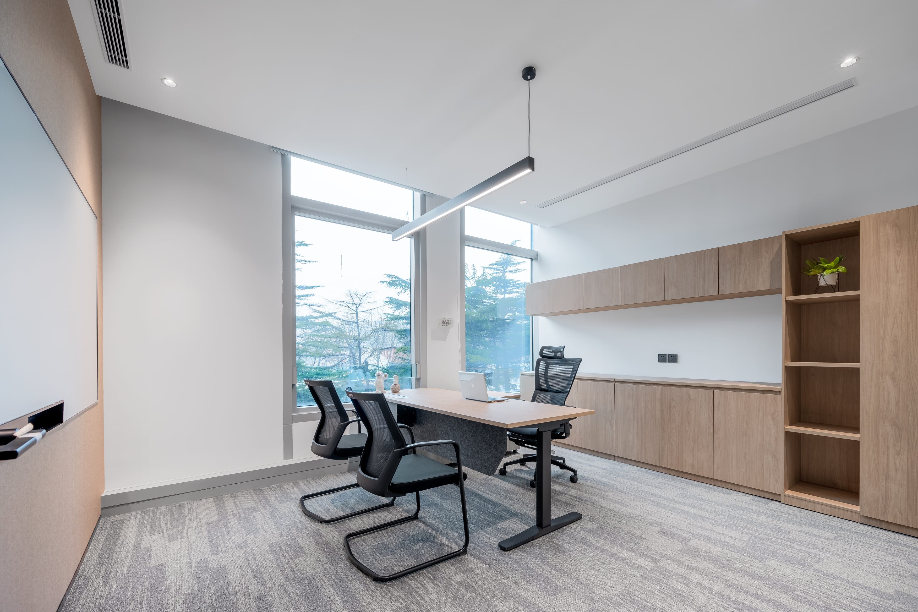 Contemporary Meeting Suite