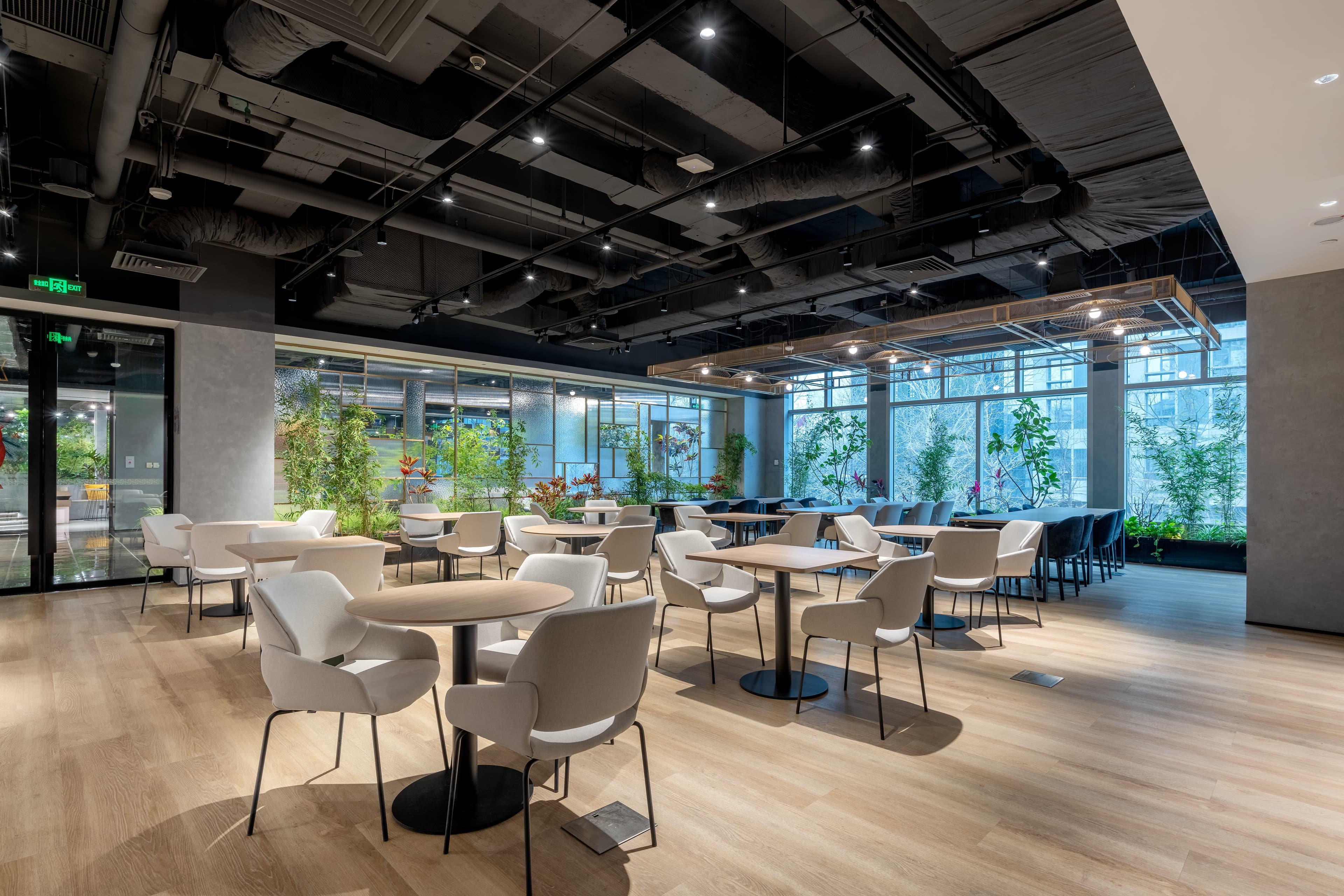 Contemporary Meeting Suite - 3