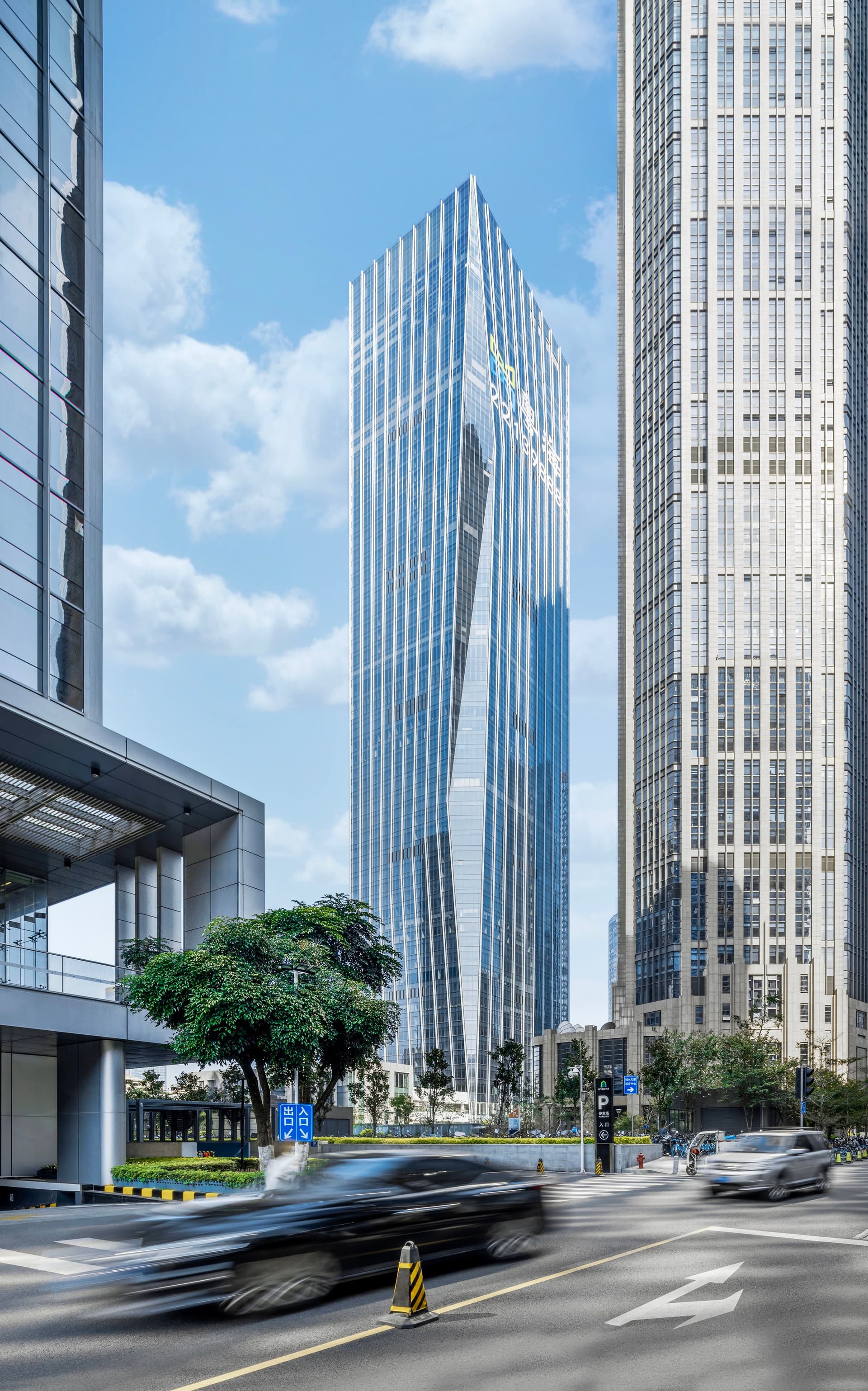 Contemporary Meeting Suite - 7