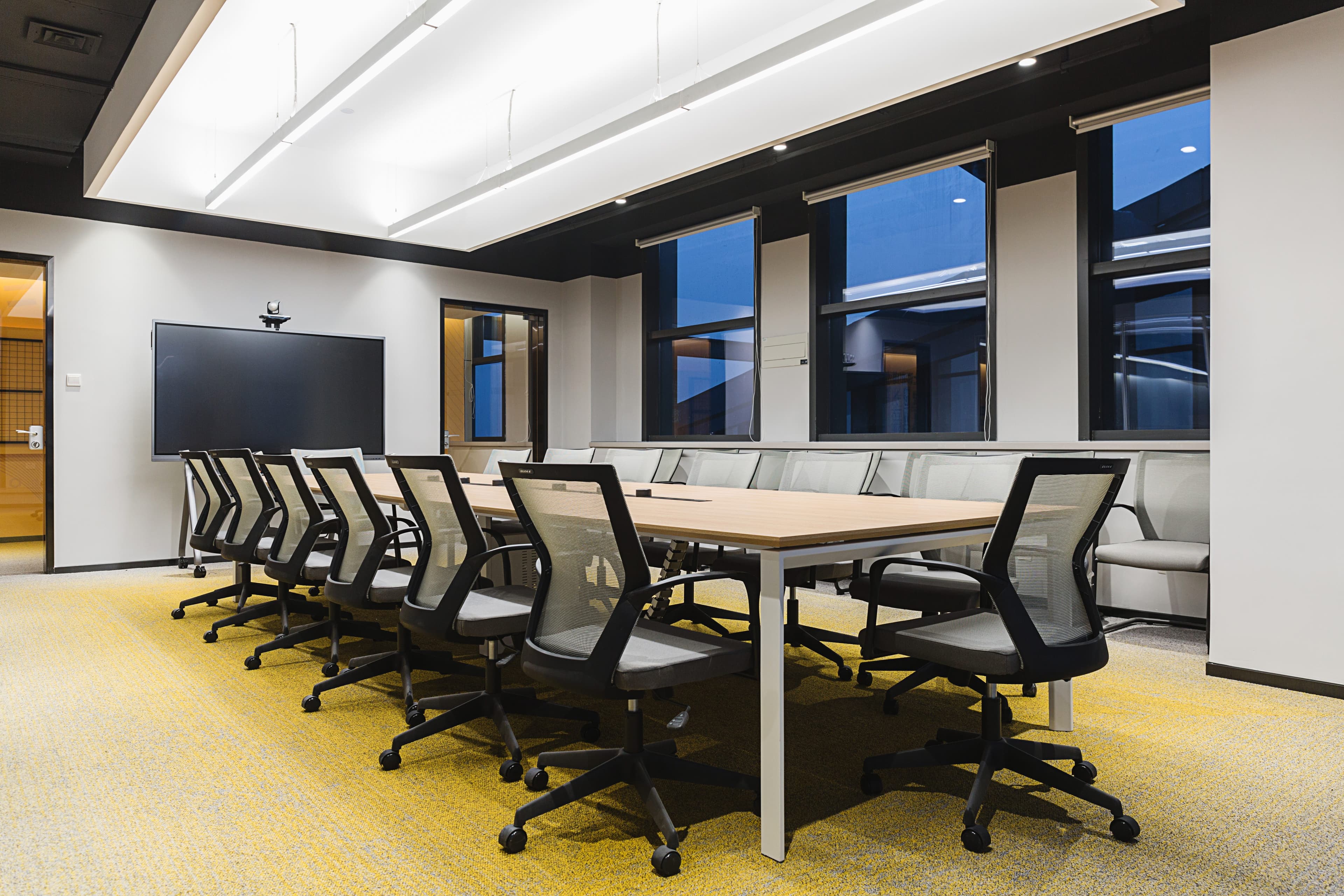 Modern Investment Office