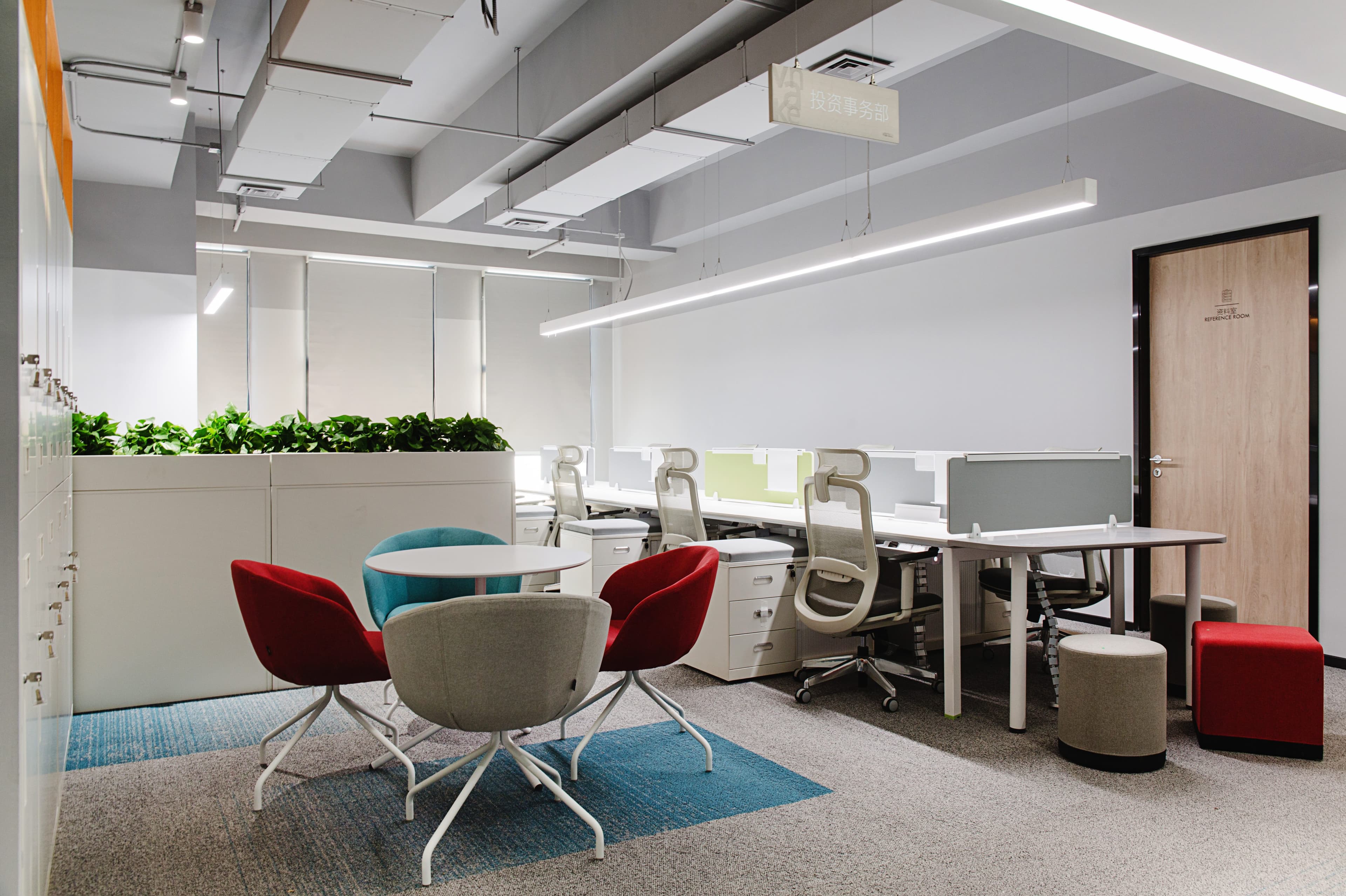 Modern Investment Office - 7