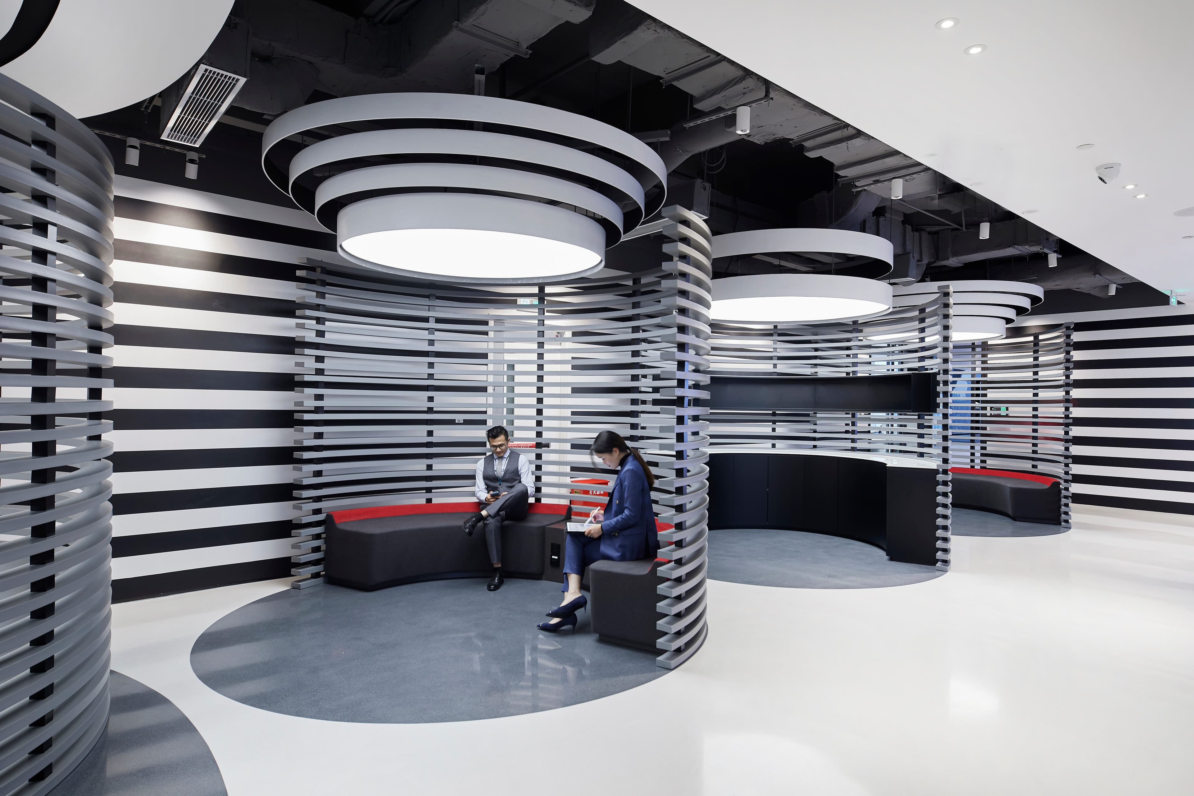 Contemporary Retail Lounge - 4
