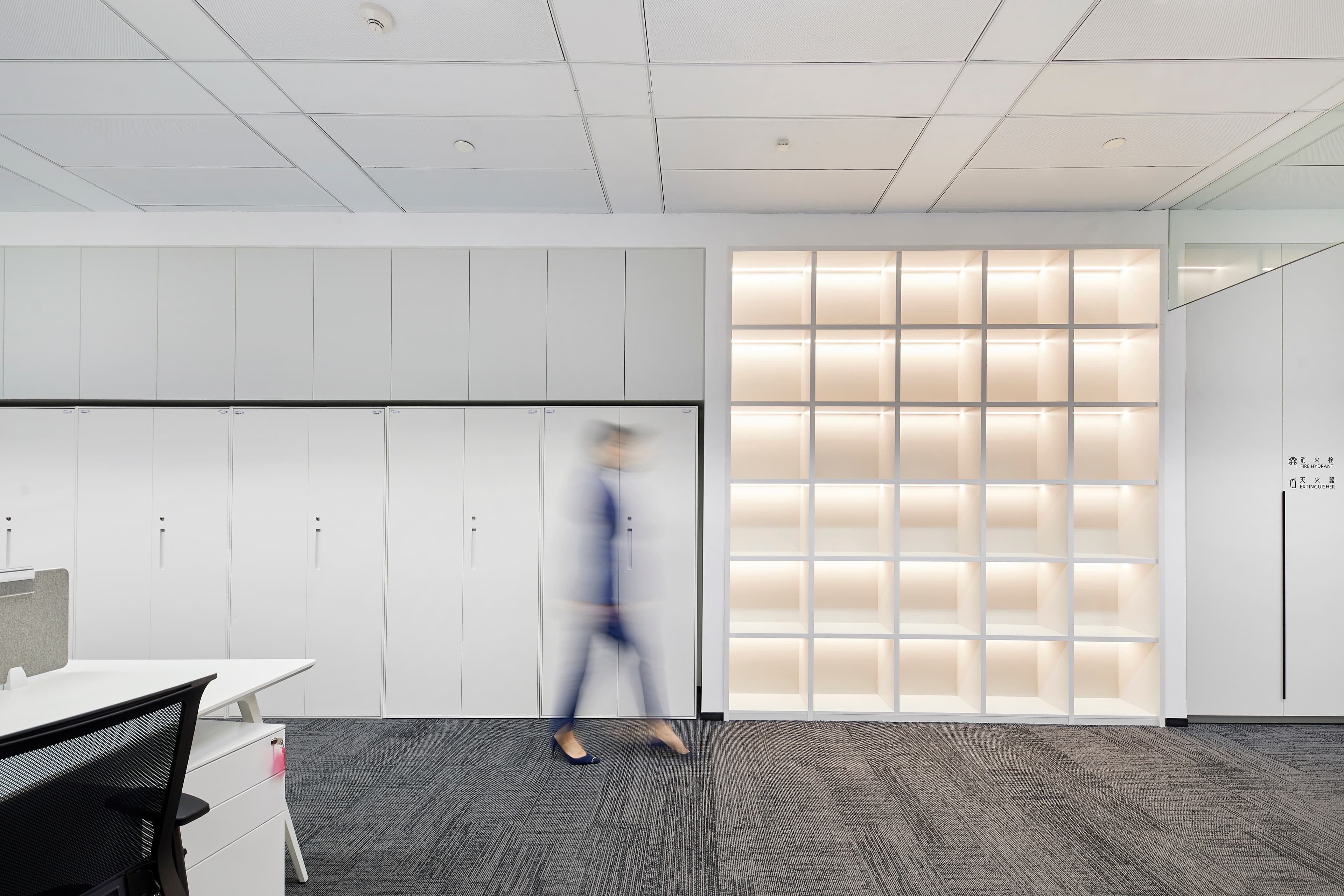 Contemporary Retail Lounge - 7