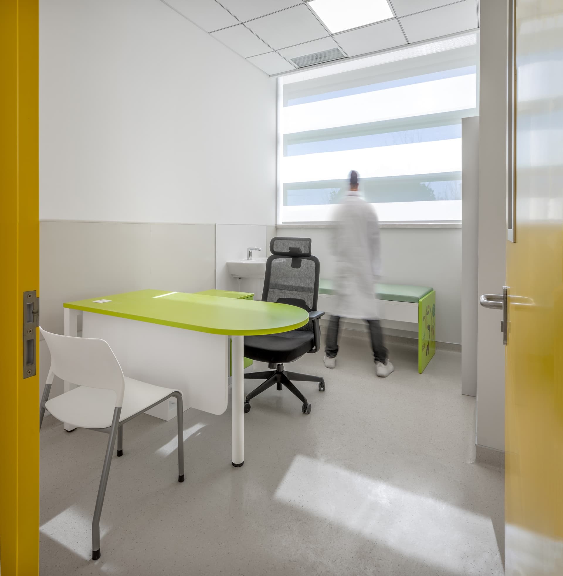 Organized Clinical Lounge - 4