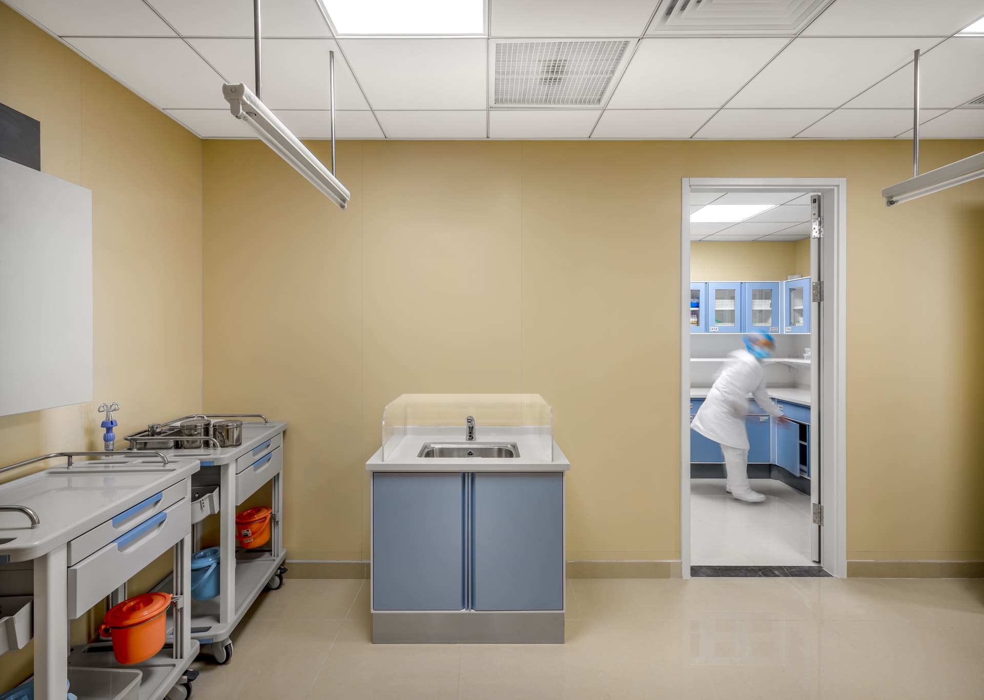 Organized Clinical Lounge - 7